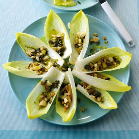 Chicoréesalat mit Nüssen Chicoréesalat mit Nüssen