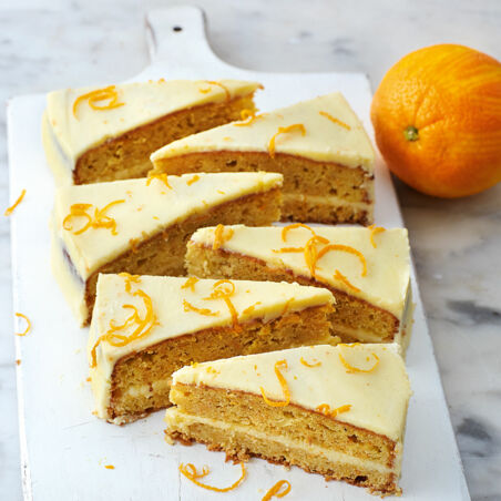 Carrot-Cake mit Frischkäse-Orangen-Creme Carrot-Cake mit Frischkäse-Orangen-Creme