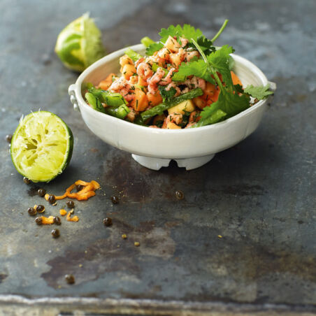 Papaya-Paprika-Salat mit Krabben und Kräuter-Limetten-Dressing Papaya-Paprika-Salat mit Krabben und Kräuter-Limetten-Dressing