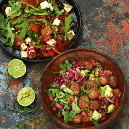 Peperonata-Salat mit Feta, Rucola und Oliven Peperonata-Salat mit Feta, Rucola und Oliven