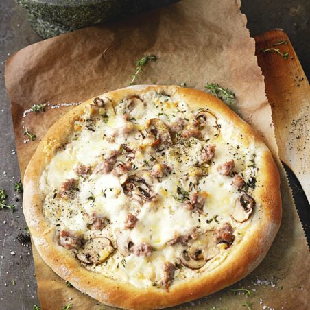 Pizza bianca mit Salsiccia Pizza bianca mit Salsiccia