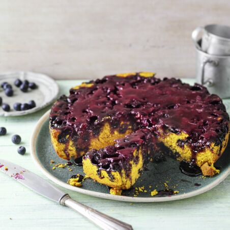 Blaubeer-Kurkuma-Kuchen »Upside down« Blaubeer-Kurkuma-Kuchen »Upside down«