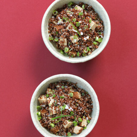 Quinoa-Salat mit Räuchertofu
