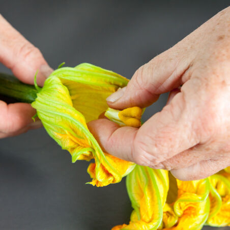 Gefüllte Zucchiniblüten Step4 Gefüllte Zucchiniblüten Step4