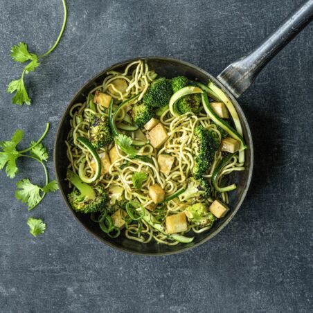 Grüne Bratnudeln mit Tofu Grüne Bratnudeln mit Tofu