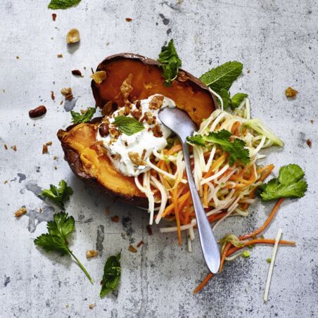 Ofen-Süßkartoffel mit Kräuterquark Suesskartoffel Rettich-Kraeuter-Quark