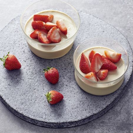 Kokos-Cotta mit Erdbeeren Kokos-Cotta mit Erdbeeren