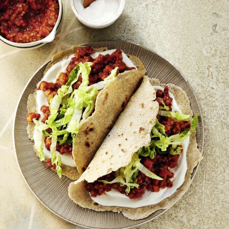 Hafer-Tortillas mit Linsen-Bolognese Hafer-Tortillas mit Linsen-Bolognese