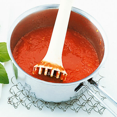 Tomatenflan mit Basilikumsauce Tomatenflan mit Basilikumsauce