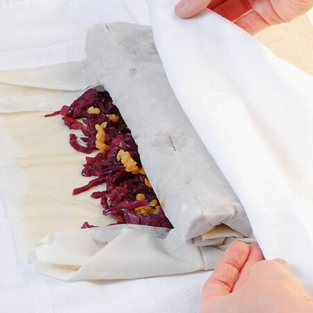 Rotkrautstrudel mit Orangensauce Rotkrautstrudel mit Orangensauce