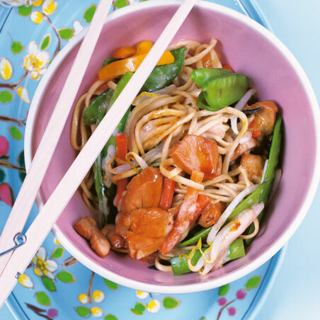 Nudelpfanne mit Huhn Nudelpfanne mit Huhn