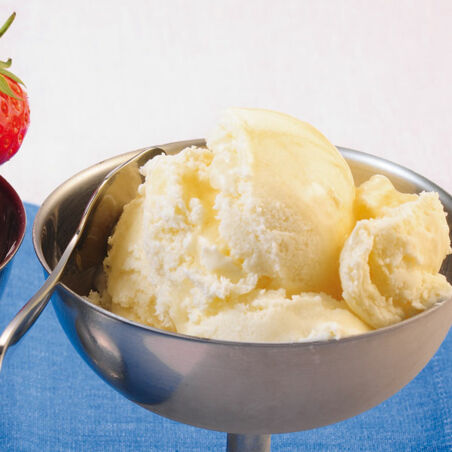 Joghurteis mit Holunderblütensirup Joghurteis mit Holunderblütensirup