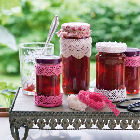 Französische Erdbeerkonfitüre mit ganzen Früchten Französische Erdbeerkonfitüre mit ganzen Früchten