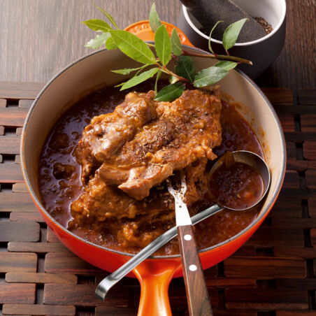 Gewürzbrotsauce zu geschmorten Nackensteaks Gewürzbrotsauce zu geschmorten Nackensteaks