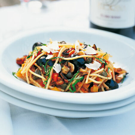 Nudeln mit würziger Gemüsesauce Nudeln mit würziger Gemüsesauce