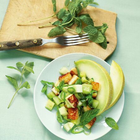 Gurken-Melonen-Salat mit Halloumi Gurken-Melonen-Salat mit Halloumi