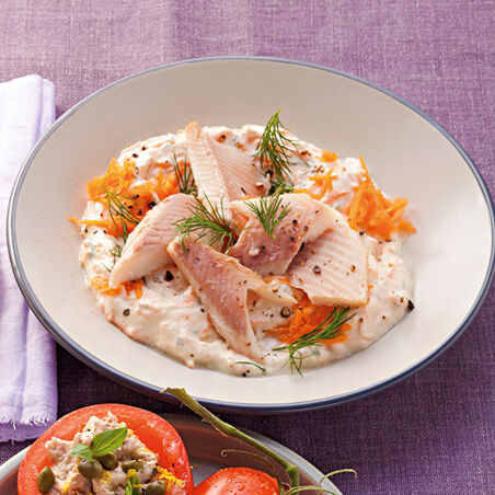 Räucherforelle mit Möhren-Meerrettich-Quark Räucherforelle mit Möhren-Meerrettich-Quark