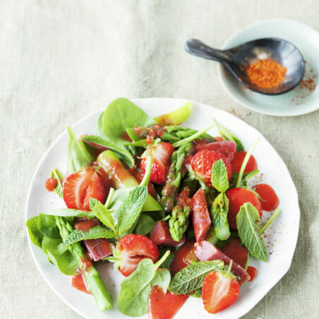Spargelsalat mit Erdbeeren Spargelsalat mit Erdbeeren