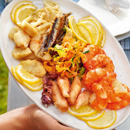 Frittierte Fische und Meeresfrüchte Frittierte Fische und Meeresfrüchte