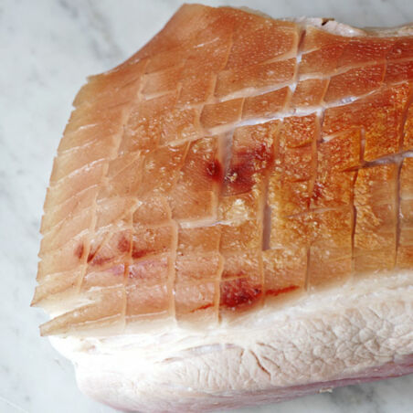 Schweinebraten mit knuspriger Kruste in Biersauce Schweinebraten mit knuspriger Kruste in Biersauce