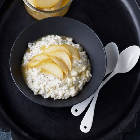 Mohn-Milchreis mit karamellisierten Birnen Mohn-Milchreis mit karamellisierten Birnen