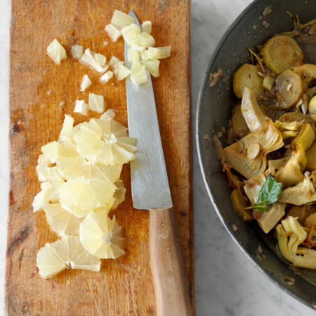 Geschmorte Artischocken mit Zitronen und Minze Geschmorte Artischocken mit Zitronen und Minze