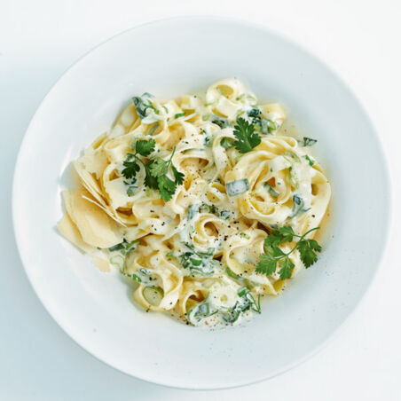 Tagliatelle mit Kerbel-Käse-Sauce Tagliatelle mit Kerbel-Käse-Sauce