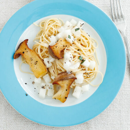 Mairübchen-Pasta mit glasierten Kräuterseitlingen Mairübchen-Pasta mit glasierten Kräuterseitlingen