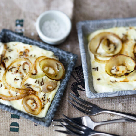 Zwiebelpfännchen mit Speck Zwiebelpfännchen mit Speck