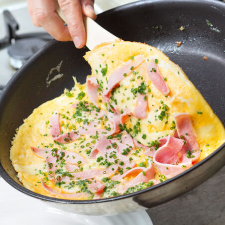 Omelett mit Käse und Schinken Omelett mit Käse und Schinken