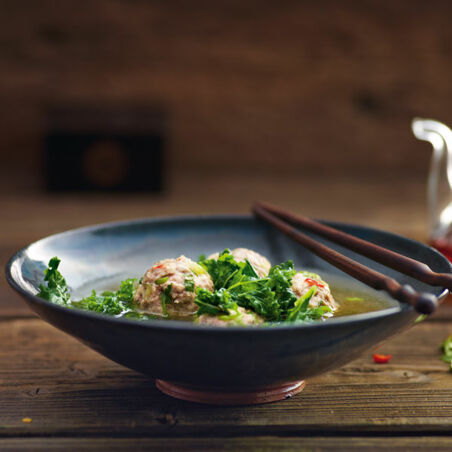 Grünkohlsuppe mit Hackbällchen Grünkohlsuppe mit Hackbällchen