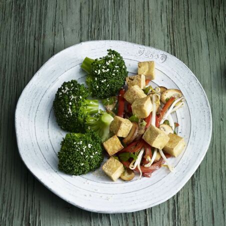 Tofu-Pfanne mit Brokkoli und Sesam