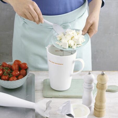 Pizza mit Schafskäsecreme und Tomaten Pizza mit Schafskäsecreme und Tomaten