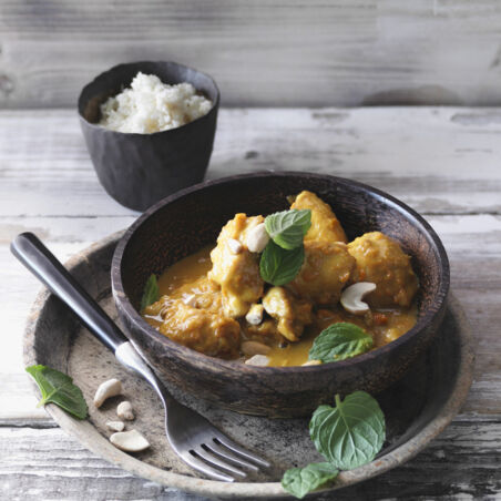 Cashew-Kokos-Curry mit Low-Carb-Blumenkohlreis Cashew-Kokos-Curry mit Low-Carb-Blumenkohlreis