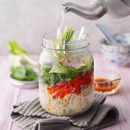 Süßsauer-Suppe mit Schinken und Pak Choi Süßsauer-Suppe mit Schinken und Pak Choi