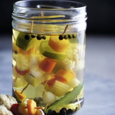 Sauerscharfe Gemüsespießchen Sauerscharfe Gemüsespießchen