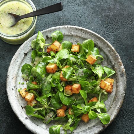 Salat mit Kartoffeldressing Salat mit Kartoffeldressing