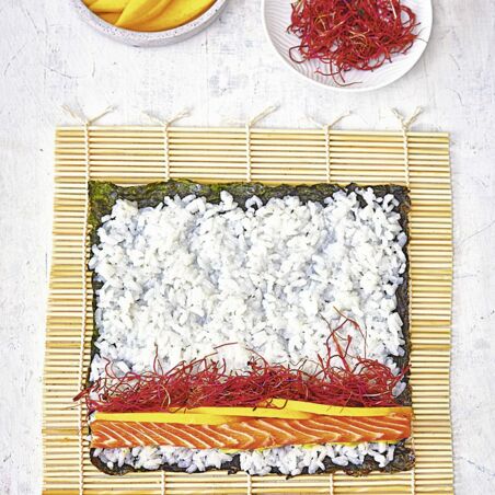Lachs-Mango-Maki mit Sprossen Lachs-Mango-Maki mit Sprossen