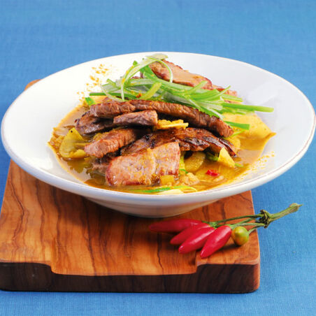 Rindfleisch mit Curry und frischer Kokosnuss Rindfleisch mit Curry und frischer Kokosnuss