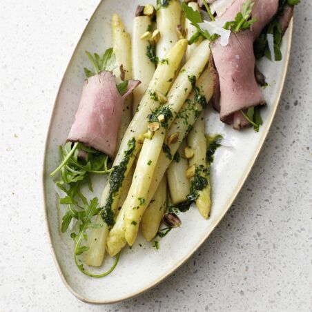Kräuterspargel mit Roastbeef-Röllchen Kräuterspargel mit Roastbeef-Röllchen
