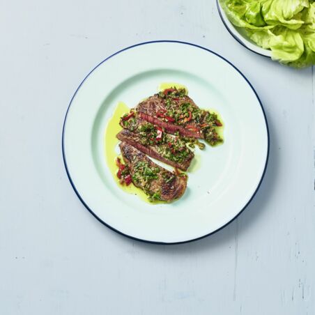 Rindersteak mit Petersilienöl Rindersteak mit Petersilienöl