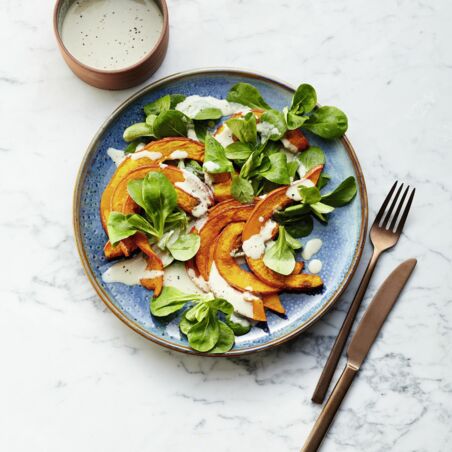 Ofen-Kürbis-Salat mit Tahin-Dressing Ofen-Kürbis-Salat mit Tahin-Dressing