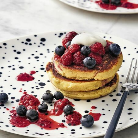 Mandel-Pancakes mit Beeren Mandel-Pancakes mit Beeren