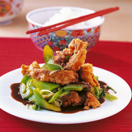 Frittierter Fisch mit Sauce Frittierter Fisch mit Sauce