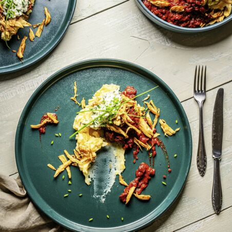 Pulled Kräuterseitlinge mit BBQ-Sauce und Spitzkohl-Kartoffelstampf