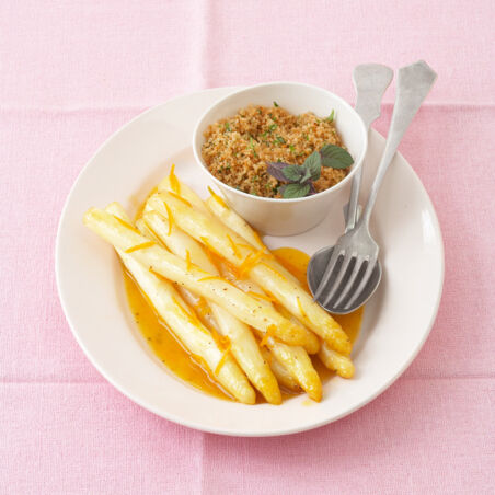 Orangenspargel mit Kräutercouscous Orangenspargel mit Kräutercouscous