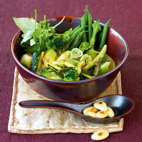 Grünes Gemüsecurry mit Brokkoli