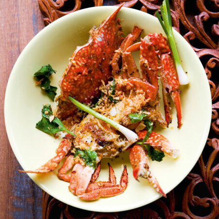 Krebse mit indischem Currypulver (Bpuh Phong Carri) Krebse mit indischem Currypulver (Bpuh Phong Carri)