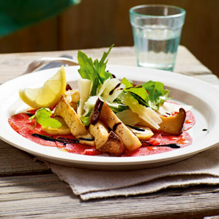 Rindercarpaccio mit Kräuterseitlingen Rindercarpaccio mit Kräuterseitlingen
