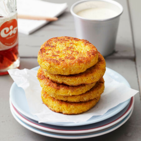 Hirsebratlinge mit Schnittlauchdip Hirsebratlinge mit Schnittlauchdip